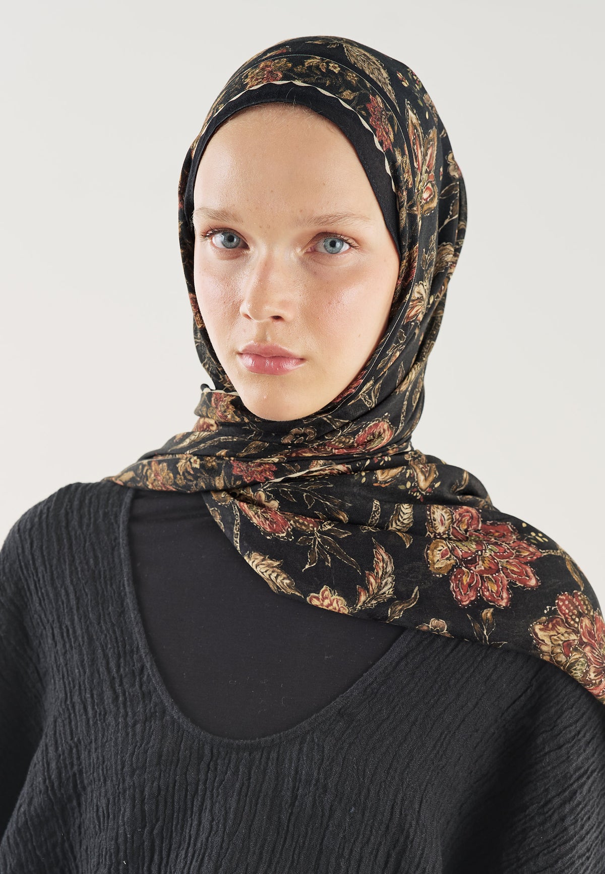 Ethnic Blossom Desin Hijab Black - Fresh Scarfs