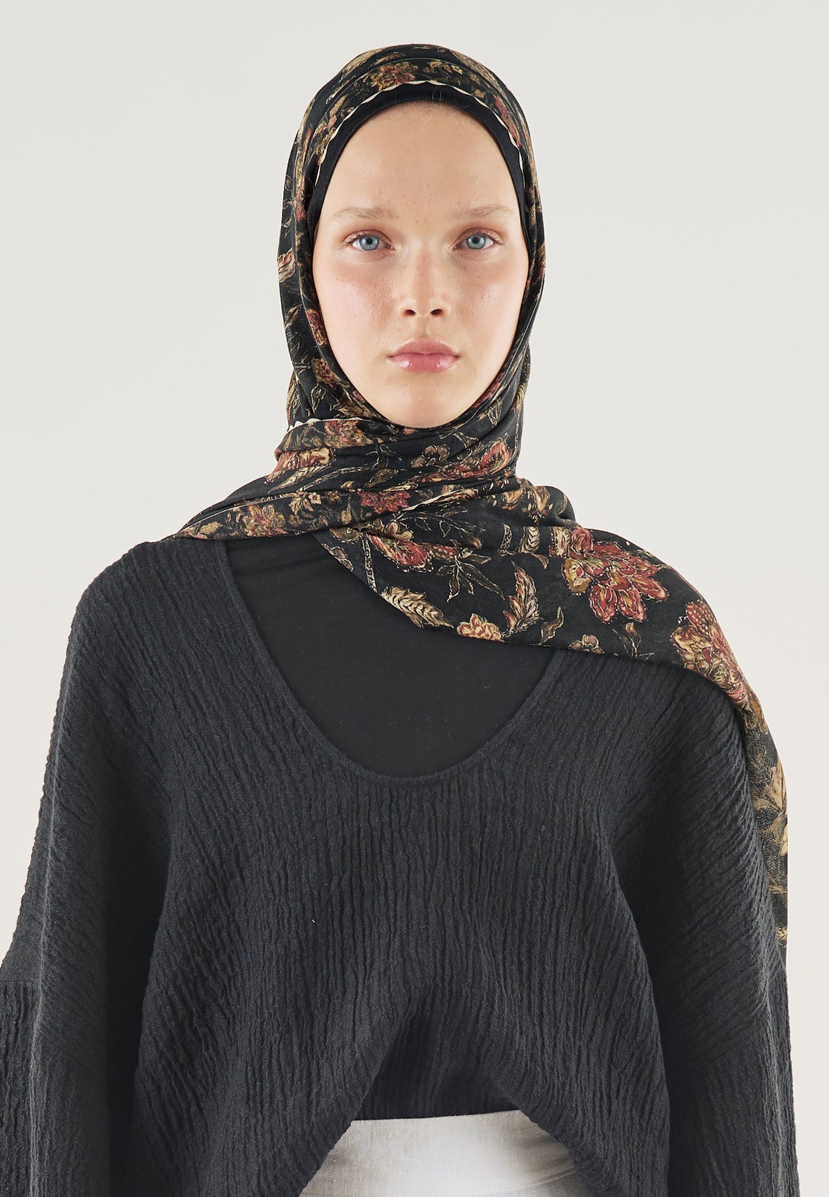 Ethnic Blossom Desin Hijab Black - Fresh Scarfs