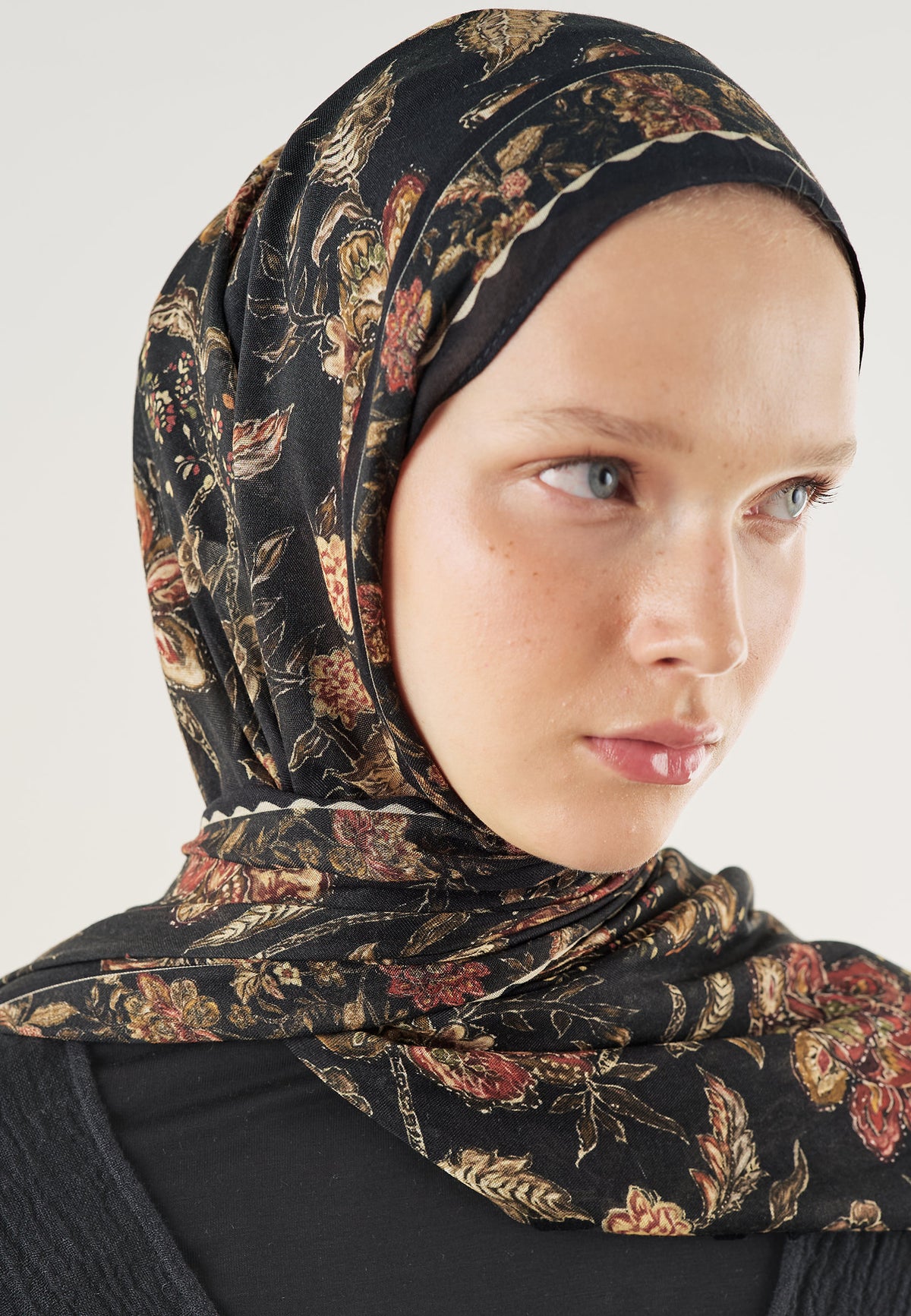 Ethnic Blossom Desin Hijab Black - Fresh Scarfs